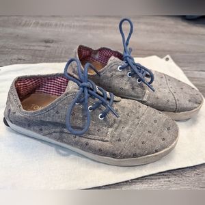 Toms sneakers size 7